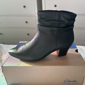 Clarks Teresa Skip Womens Black Wide Leather Ankle & Booties Boots Size 8